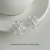 Pendientes Exquisitos de Plata S925 con Aguja, Estilo Francés Vintage, Flor Hueca Plisada, Diseño Único, Elegantes y Versátiles