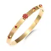Pulsera Popular Retro Europea y Americana de Textura de Acero Inoxidable Hebilla de Zirconia con Forma de Corazón de Melocotón Chapada en Oro de 18K Pulsera de Joyería para Mujer