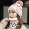 Chapéu Feminino Outono e Inverno Estilo Coreano Casual Proteção de Orelhas Chapéu de Lã Engrossado Forrado de Lã Bola de Cabelo Quente Chapéu de Malha para Estudantes