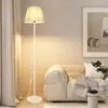 Lámpara de Pie de Tela con Protección Ocular Ahorradora de Energía Sala de Estar Estudio Moderna Simple Hotel Dormitorio Mesita de Noche Lámpara de Mesa Decorativa Lámpara Vertical