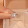 Anillo de Rosa con Diamantes Completos Yu Hong, Diseño de Nicho de Lujo Ligero, Anillo de Propuesta Abierto de Moda y Elegante, Directo del Fabricante
