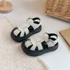 Sandálias Versáteis com Cobertura para Crianças 2026 Nova Coleção Primavera/Verão Sapatos Romanos Sandálias para Meninos e Meninas Sola Macia Antiderrapante Sapatos de Praia