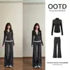 Conjunto casual listrado para mulheres no estilo old money, outono de 2026, jaqueta slim fit com gola alta e calça de corte reto para um look descontraído