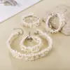 Brincos de Design Retrô, Corrente de Pescoço, Pulseira Conjunto de Três Peças, Estilo Doce e Cool, Acessórios de Luxo Leve, Conjunto de Pérolas em Tecido Trançado
