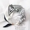 Collar de Perlas de Anacardo de Gama Alta Bufanda de Seda para Mujer Bufanda Delgada de Primavera y Verano Hebilla Magnética Cadena para Clavícula Bufanda Cuadrada Pequeña Nueva Versátil