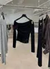 [Destacado] Yuran 26 Nueva Colección de Principios de Otoño: Conjunto de punto con hombro asimétrico y manga larga, mezcla de acetato, con falda midi de abertura lateral