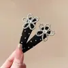 Presilha de Franja de Strass em Formato de Flor de Alto Padrão com Design Único de Bolinhas, Grampo de Cabelo Moderno para Meninas, Presilha Lateral para Cabelo da Testa
