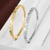 Pulseras Geométricas de Triángulo Incrustadas con Circonita de Venta Caliente Transfronteriza Europea y Americana para Mujeres, Pulseras de Gama Alta y Exquisitas, Venta Directa de Fabricantes
