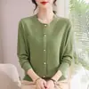 Blusa de manga longa outono para mães 2026 novo modelo, amiga da pele e macia, suéter de tricô versátil para mulheres de meia-idade