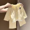 [Imprescindible] Conjunto de dos piezas para niña para primavera y otoño, con un elegante top de cuello y pantalones de pierna recta, un conjunto cómodo y moderno