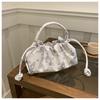Bolso de Mano con Estampado de Mariposas Nuevo Otoño e Invierno 2024 Bolso de Hombro Plegado Moda Hermoso Diseño de Nicho Bolso para Mujer