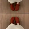 Hebilla de Cinturón Artística Estilo Retro Deslizante Zapatos Birkenstock Perezosos para Mujer Otoño 2026 Nuevas Pantuflas Cerradas Deslizantes para Exteriores