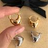 Q otoño combinación ins moda exquisito amor pendientes Tridimensional Hueco no pesado delicado pulido C39