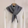 Cachecol de tricô em mistura de lã, versátil para outono e inverno, xale triangular, cachecol clássico coreano de cor sólida com cruzamento no pescoço, em estoque para atacado