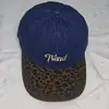 Boné de Baseball Retrô com Estampa de Leopardo e Blocos de Cor em Jeans para Todas as Estações, Unissex, Afina o Rosto, com Bordado de Letra