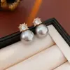 Brincos com pingente de gota d'água em pérola e prata, estilo retrô, versáteis, leves e luxuosos, com design exclusivo.