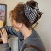 Pinza Triangular Retro Estilo Coreano Piedra de Perro Modelo Nuevo 2026 Pasador de Gama Alta para Moño en la Parte Trasera del Cabello Pinza de Tiburón Accesorio para el Cabello