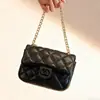 Bolso Pequeño Cuadrado de Cuero Acolchado para Mujer, de un Solo Hombro, Cruzado, Moderno, para Debajo del Brazo, Estilo Chanel, Versátil para el Uso Diario y Viajes