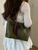 Bolsas de mujer al por mayor, nuevas bolsas tejidas vintage de gran capacidad para mujer, 2026 nuevos bolsos de hombro simples versátiles de otoño