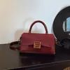 Bolso Cuadrado Pequeño de Moda Lujo Ligero Nuevo Nicho Retro Versátil Bolso de Hombro Estilo Occidental para Viajes Cotidianos Bolso Cruzado de Mano