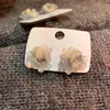 Brincos de Flores Bordadas Tingidos em Azul Claro para o Verão Brincos de Tarraxa Elegantes de Luxo Leve Joias de Orelha Únicas e Bonitas para Mulheres