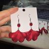 Pendientes de pétalos rojos nuevos japoneses y coreanos, estilo retro de moda, gancho para la oreja, personalidad femenina, pendientes de flores de hoja de ginkgo de moda para mujer