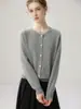 Cachemira rara y exquisita: un cárdigan de punto 100% cachemira pura, suave y cómodo para mujer, con un pequeño estampado de lunares y un diseño calado.