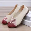 Sapatos de Mãe Populares Estilo Nacional 2024, Sapatos de Tecido Antiderrapantes com Solado Macio, Sapatos Flats Slip-on de Mãe para Mulheres, Sapatos Rasos para Mulheres