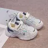Zapatos Casuales de Malla Transpirable para Niñas 2026 Primavera/Verano Nuevos de Moda Versátiles Zapatos Papá para Niños Tenis de Moda para Niños