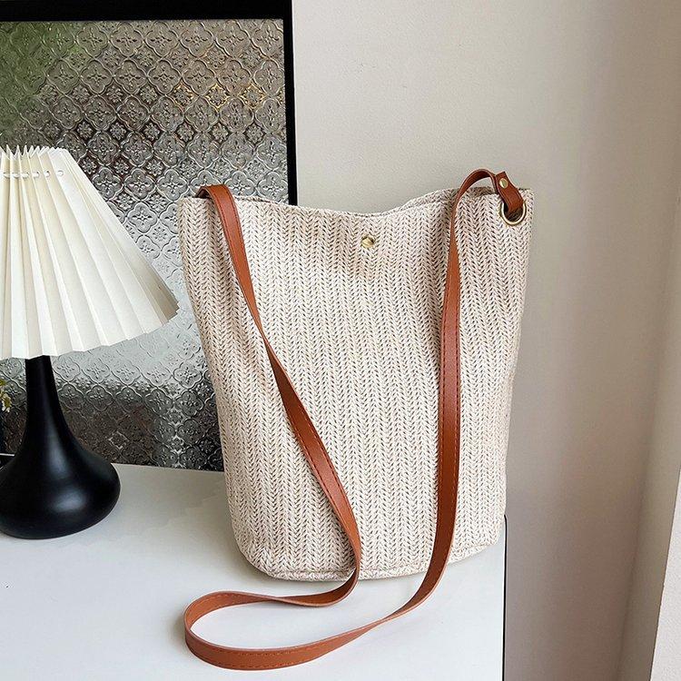 编织包女包新款潮2024夏草编简约百搭小清新水桶包个性单肩斜