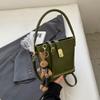 La popular bolsa pequeña de este año para mujer, otoño e invierno, versátil, nueva 2023, estilo western retro, bolso bandolera, bolso cubo portátil para mujer