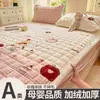 2026 Novo Conjunto de Saia de Cama Acolchoada Quente de Lã de Leite Classe A Estampada de Três Peças para Casa Dormitório Lã