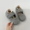 Zapatos de algodón con forro de terciopelo grueso, cálidos, de suela gruesa, peludos, para mujer, nuevo estilo 2026, para invierno, que aumentan la altura, tipo Mary Jane, para combinar con faldas