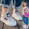 Zapatos de Dibujos Animados Forrest Gump para Niños Primavera/Verano 2026 Nueva Moda Versátiles Casuales para Niñas Suela Suave Deportivas para Correr Modernos