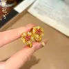 Nuevo Anillo Dorado Chapado con Forma de Corazón Rojo Rubí Incrustado de Diamantes Estilo Retro Chino, Anillo Versátil de Lujo Ligero de Nicho para Dedo Índice, Joyería de Oro Arenado