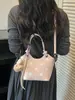 Bolsa de mano, bolso de hombro, bolsa tote, bolsa de trabajo, bolsa tipo cubo versátil, nuevo diseño de lunares de nicho estilo coreano, Primavera/Verano 2026