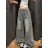 Carpa Tide em estoque jeans bordado cartoon doce retrô design sense feminino calças largas versáteis perna larga calças compridas cimitarra