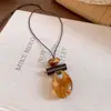 Collar de cordón de cuero con perla cuadrada de acrílico, estilo vintage y artístico, cadena para suéter, diseño único, joyería de lujo ligera, venta al por mayor