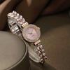 Versión coreana de pulsera de temperamento de diamantes rojos netos reloj de cuarzo para damas traje de joyería al por mayor