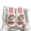 Chinelos de Algodão Quentinhos e Fofos de Ursinho Meia-Cobertura para Outono e Inverno para Mulheres, Usáveis ao Ar Livre, Antiderrapantes, Sola Plana, Com Pelúcia Extra, Macios, Chinelos de Algodão com Tira Única