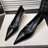 Sapatos Femininos Novo Estilo Primavera 2026 para Todas as Estações, Salto Alto de 5cm para Ambiente de Trabalho Europeu e Americano, Sapatos de Bico Fino Simples e Versáteis, Sapatos para o Dia a Dia