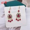 Aretes rojos de alta gama aretes únicos para mujer aretes estilo occidental 2023 nuevos aretes geométricos de nicho populares de moda