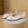 2026 Nuevos Zapatos Planos Franceses de Punta Fina para Mujer Suela Plana Moño Suela Suave Versátiles para Viajes de Trabajo Zapatos de Mujer W828-33