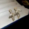 Brincos de Zircônia Prata em Forma de C Cauda de Peixe Elegantes Franceses Exquisitos Versáteis Brincos de Tarraxa Luxo Leve Nicho Brincos de Alta Qualidade para Mulheres
