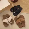 Chanclas Retro de Suela Blanda para Playa de Vacaciones Verano 2026 Sandalias Planas Casuales Nuevas y Elegantes de Suela Gruesa para Uso al Aire Libre