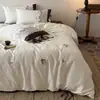 Juego de ropa de cama estilo pastoral con bordado floral, ultra suave y cálido para camas individuales o dobles, hecho de algodón puro con acabado cepillado, disponible en juegos de tres o cuatro piezas, con cálidos diseños en color rosa té.