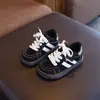 Sapatos Infantis de Primavera e Outono Sapatos de Lona Listrados Sapatos Esportivos Modernos para Meninas Sapatos Individuais da Moda para Crianças Pequenas e Médias Sapatos de Estudante