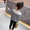 Sudadera de Primavera y Otoño para Niñas, Ropa Elegante para Bebés, Marca Trendy Personalizada para Niños, Top Rayado Estilo Coreano Universitario con Cuello de Volantes