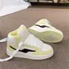 Tênis Cano Alto Color-Block Preto e Vermelho para Mulheres, Trendy Versátil 2025 Primavera e Outono Novo Nicho Casual Esportivo Mocassins
