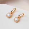 Pendientes de perlas cuadradas de lujo, ligeros y de alta gama, para mujer, estilo europeo y americano, elegantes y distintivos, dorados.